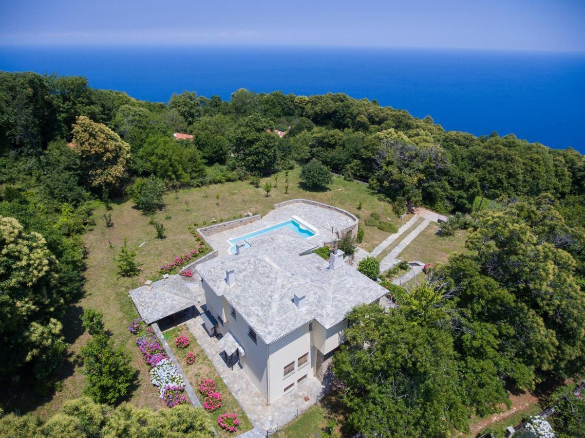 Luxury Villa With Pool In Tsagkarada Exterior foto