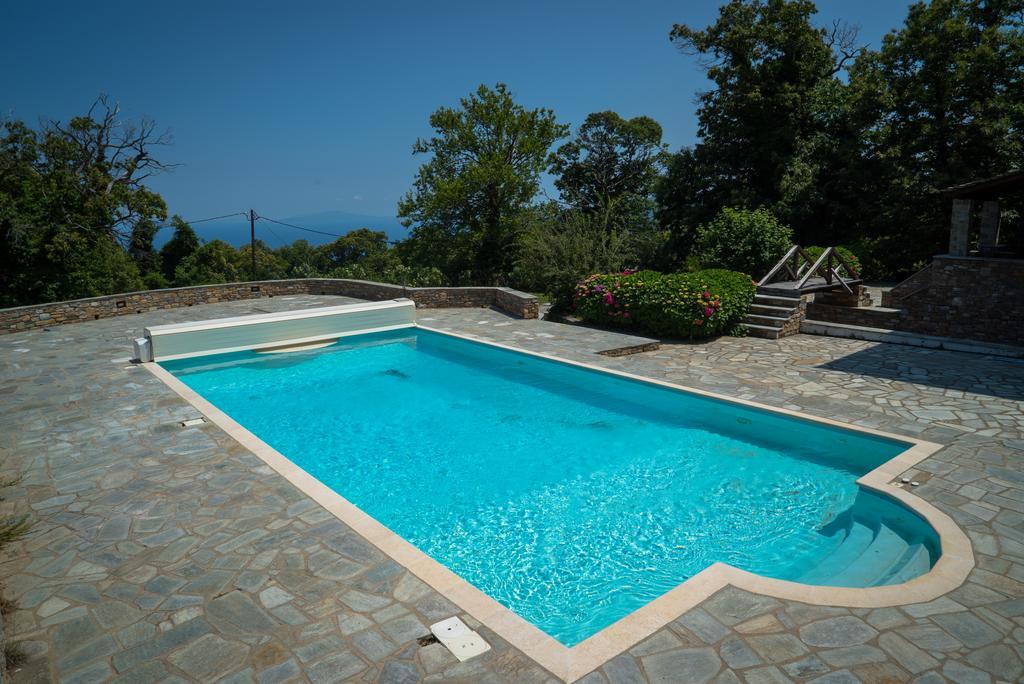 Luxury Villa With Pool In Tsagkarada Exterior foto