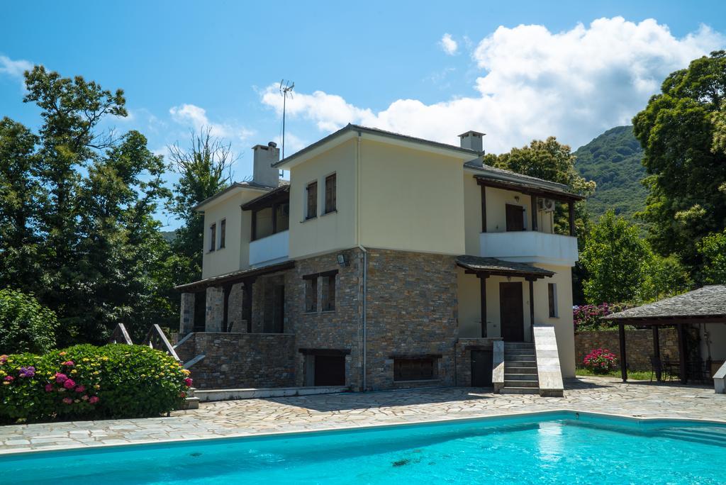 Luxury Villa With Pool In Tsagkarada Exterior foto